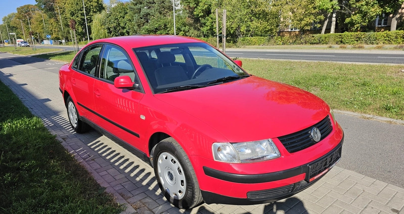 Volkswagen Passat cena 11700 przebieg: 180000, rok produkcji 1998 z Kępno małe 352